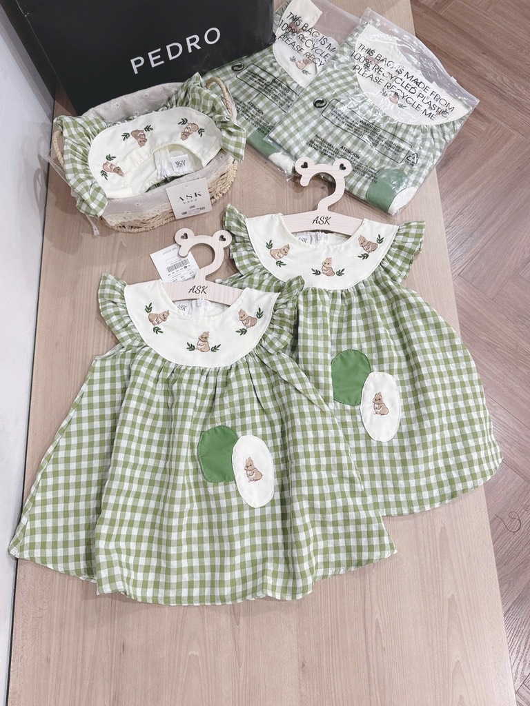 VÁY CARO XANH THÊU THỎ BÉ GÁI SẴN (XẢ 55k)