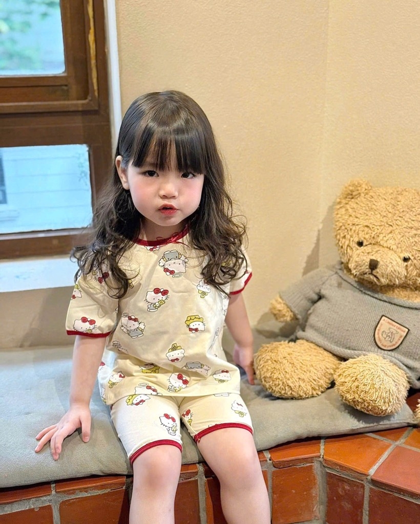 SET 2 BỘ KITTY PHỐI VIỀN ĐỎ CHO BÉ GÁI