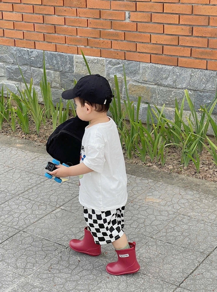 SET BỘ ÁO TRẮNG QUẦN KẺ ĐEN CARO BÉ TRAI