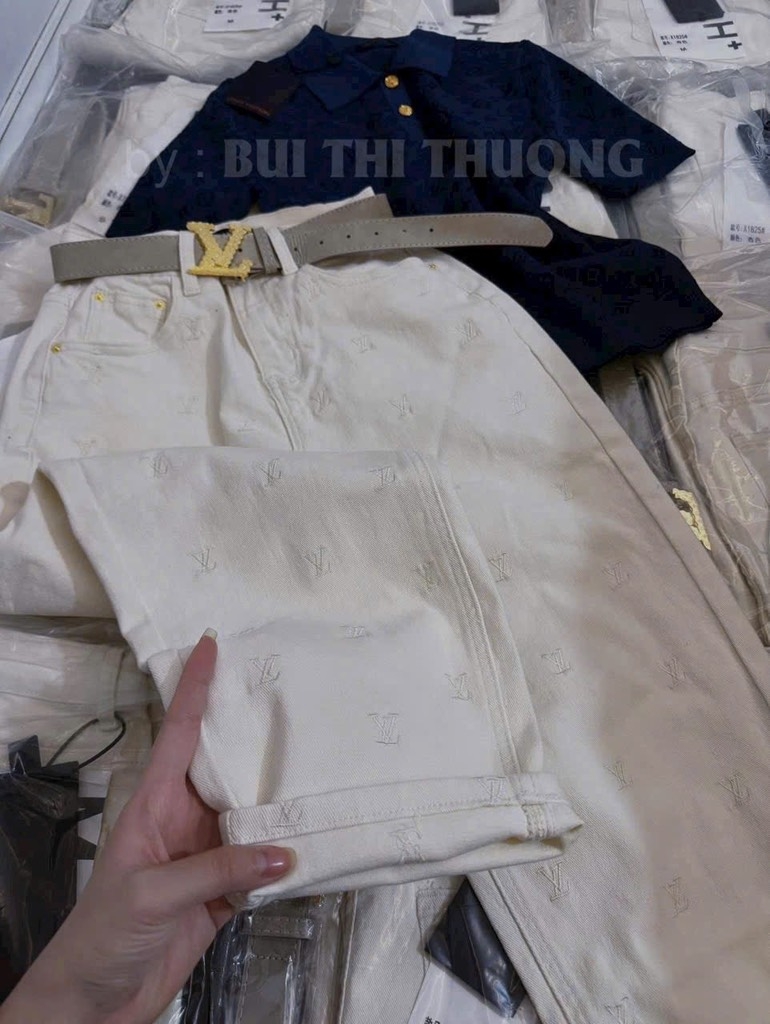 QUẦN JEAN NỮ BAGGY THÊU LV
