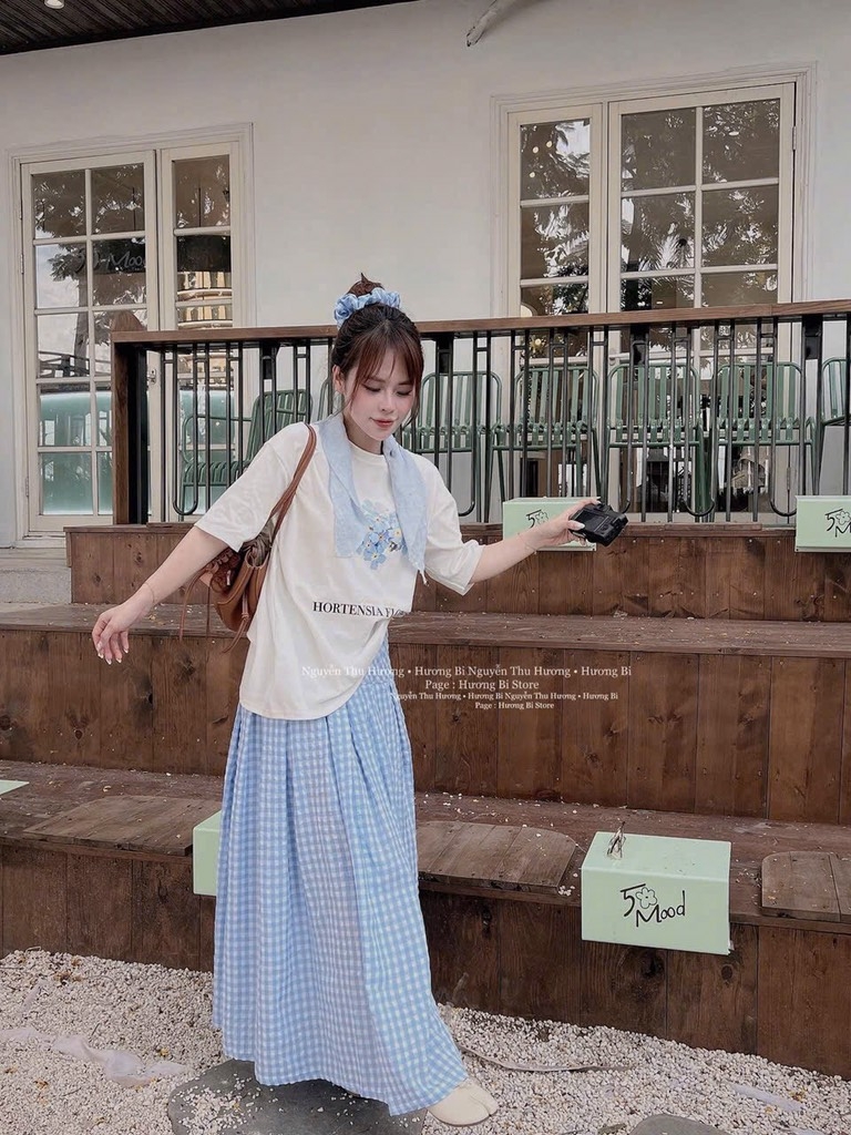 SET ÁO PHÔNG TRẮNG HOA XANH KÈM CHÂN VÁY DÀI KẺ NỮ SẴN