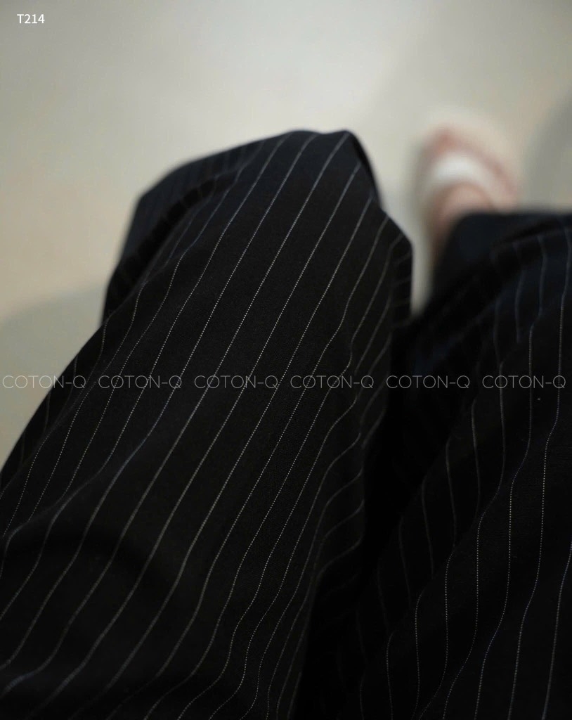 QUẦN VẢI KẺ SỌC SUÔNG ĐEN NỮ
