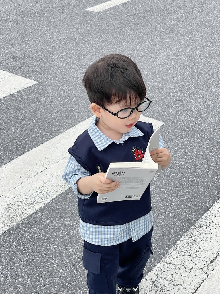 SET DÀI 3 CHI TIẾT ÁO SƠ MI PHỐI GHILE QUẦN SUÔNG BÉ TRAI SẴN (SALE 100k)