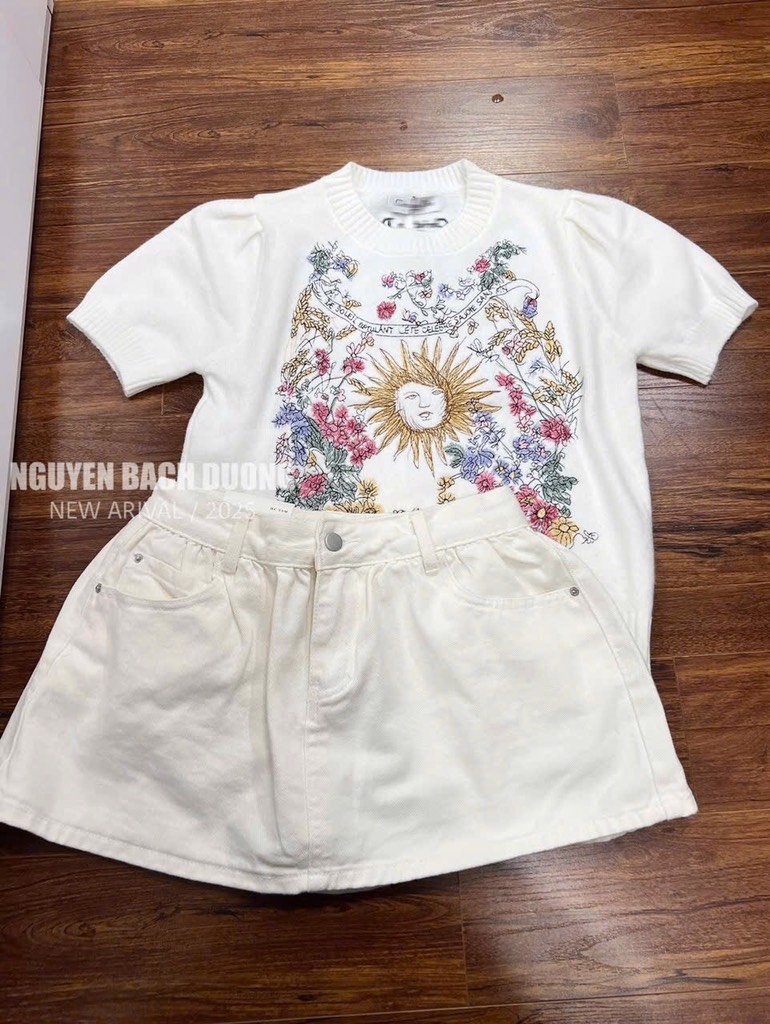 ÁO LEN CỘC DI.OR THÊU HOA MẶT TRỜI XINH YÊU NỮ