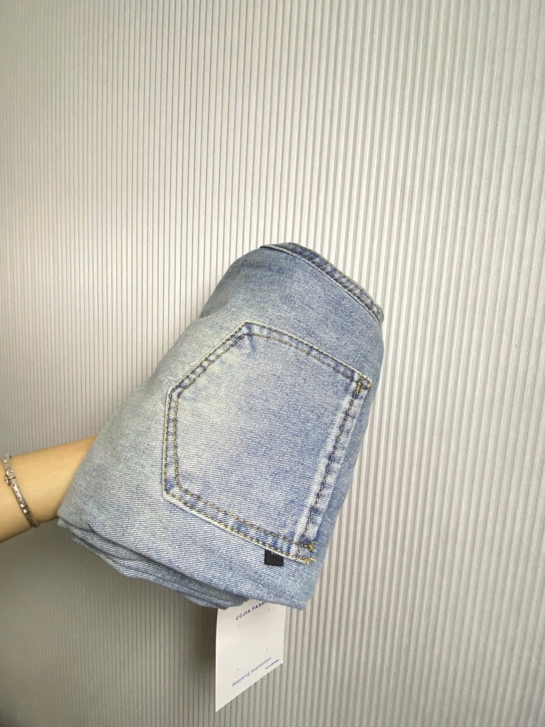 QUẦN JEAN NỮ SUÔNG TRƠN 2 MÀU SẴN
