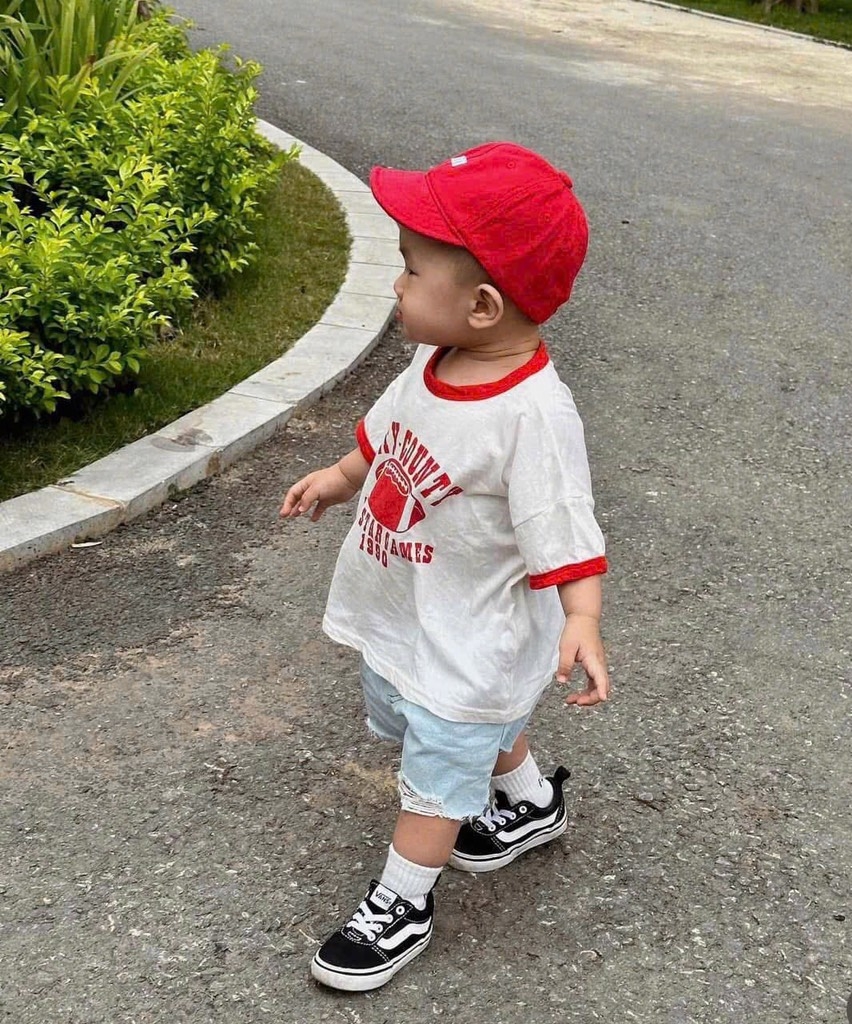 SÉT ÁO COTTON CITY COUNTY ĐỎ PHỐI QUẦN JEAN RÁCH BÉ TRAI