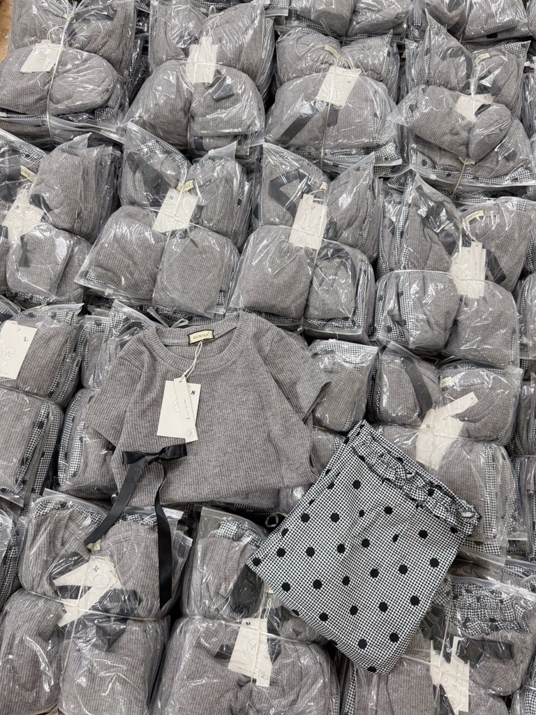 SET ÁO TĂM PHỐI QUẦN CHẤM BI NỮ