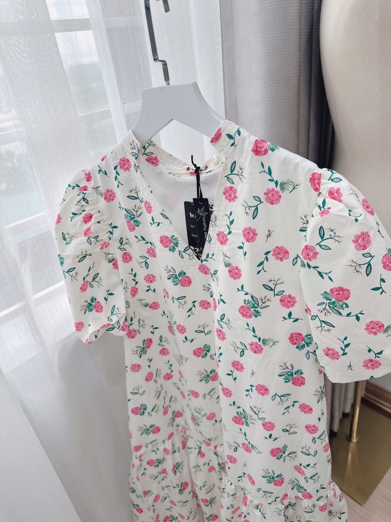 VÁY HOA CHẠY DÂY CỔ V 2 LỚP SẴN