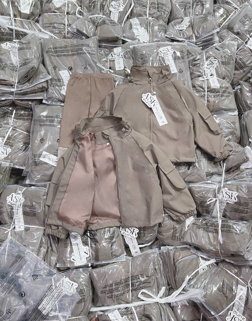 SET ÁO GIÓ NÂU KÈM QUẦN LEGGING BÉ GÁI