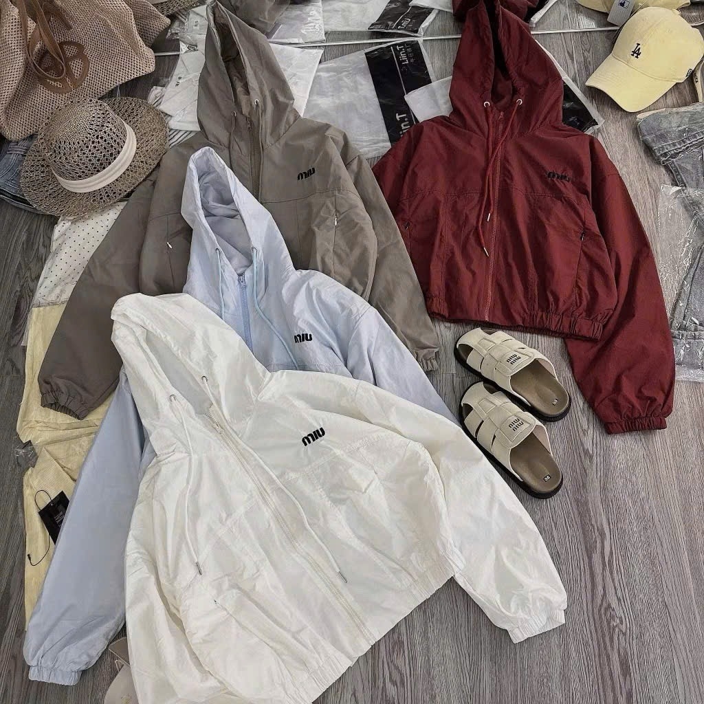 ÁO GIÓ LOGO MIU 4 MÀU NỮ THU ĐÔNG