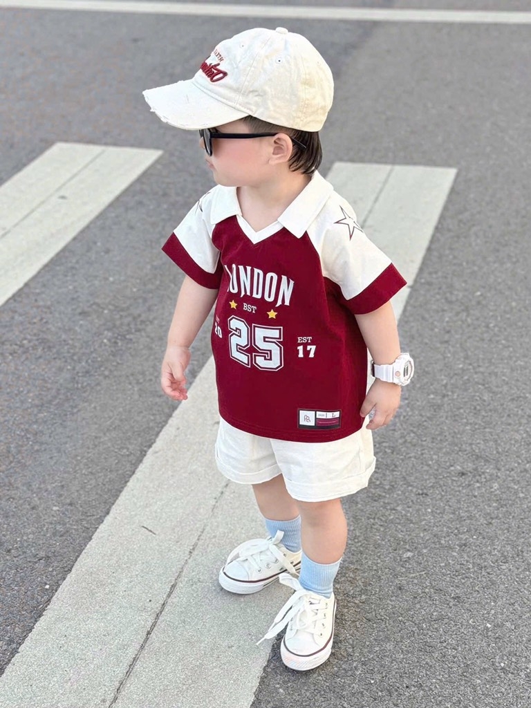 SET POLO ĐỎ LONDON 25 KÈM MŨ BÉ TRAI SẴN