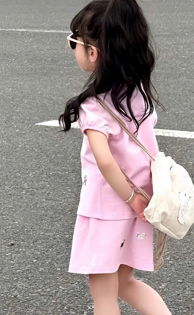 SÉT ÁO POLO CỔ SEN QUẦN VÁY PINK BLING BÉ GÁI NEW SẴN (XẢ 55 k)