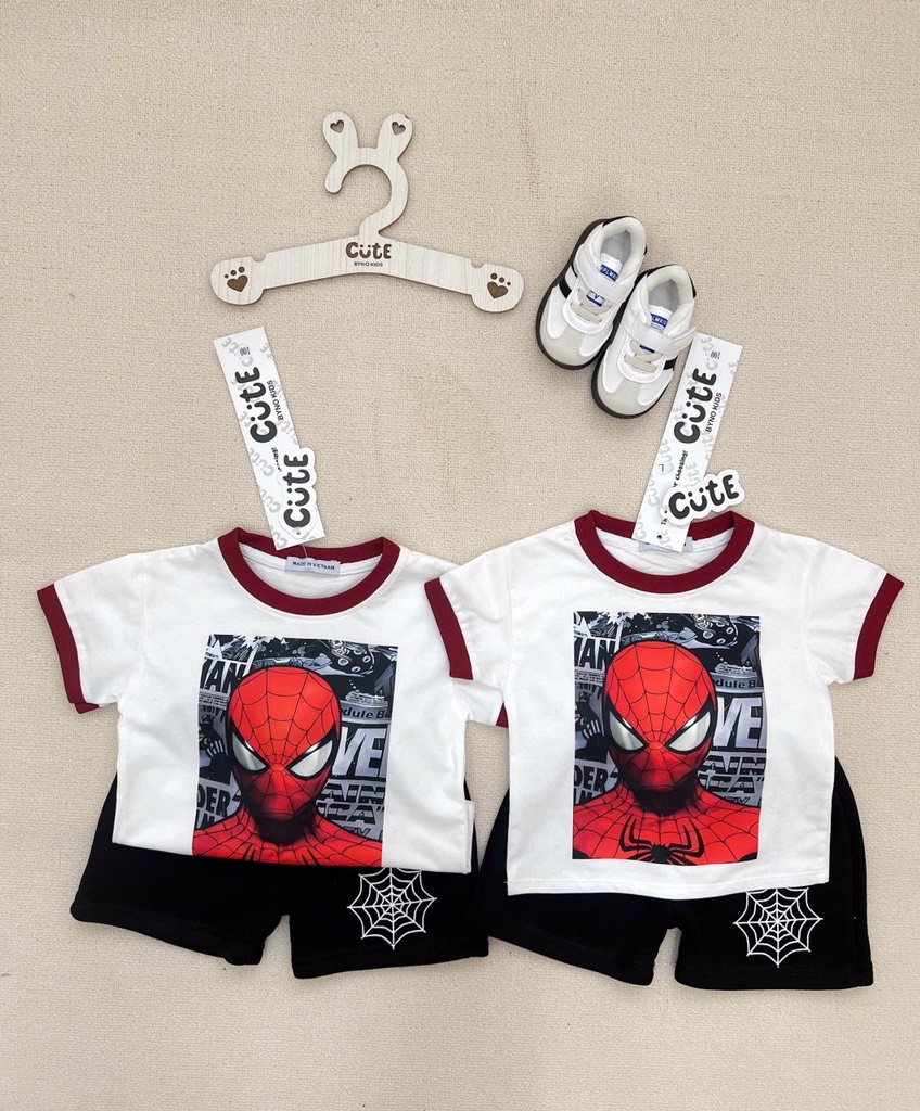 SÉT SIÊU NHÂN NHỆN TRẮNG PHỐI CỔ ĐỎ QUẦN SHORT ĐEN CHO BÉ TRAI( xả 50k)