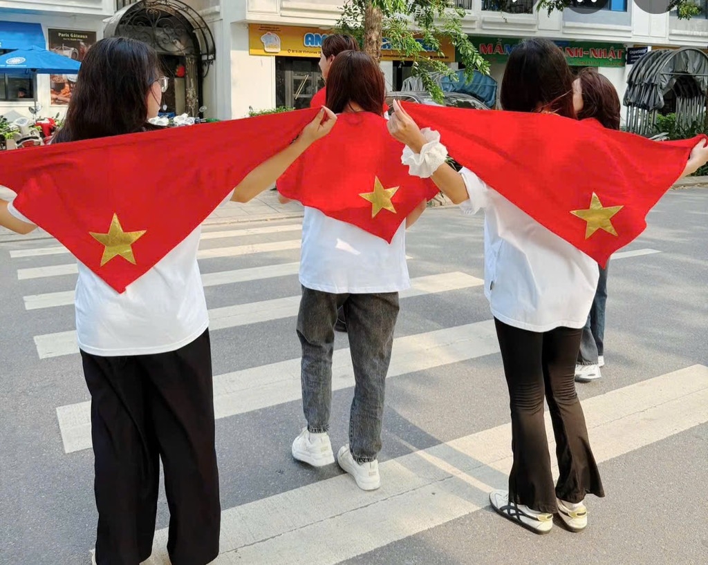 PHỤ KIỆN - KHĂN QUÀNG ĐỎ SAO VÀNG