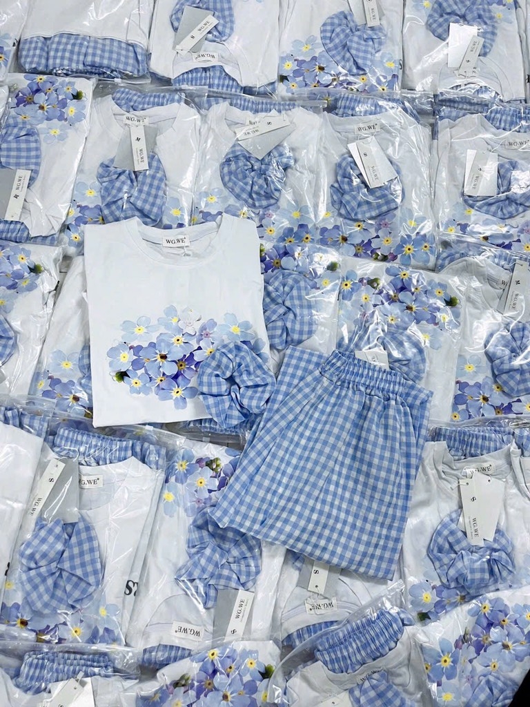 SET ÁO PHÔNG TRẮNG HOA XANH KÈM CHÂN VÁY DÀI KẺ NỮ SẴN