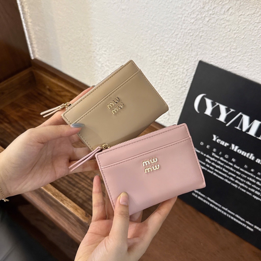 PHỤ KIỆN - VÍ CẦM TAY MIU MIU NHIỀU MÀU