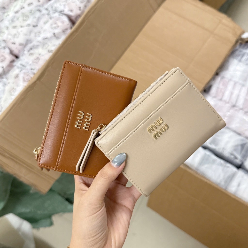 PHỤ KIỆN - VÍ CẦM TAY MIU MIU NHIỀU MÀU