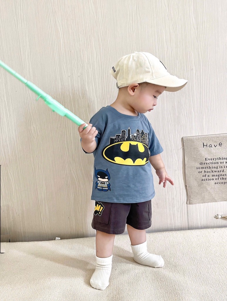 SÉT COTTON BATMAN XANH  PHỐI QUẦN SOOC TÚI HỘP TONE GHI CHO BÉ TRAI