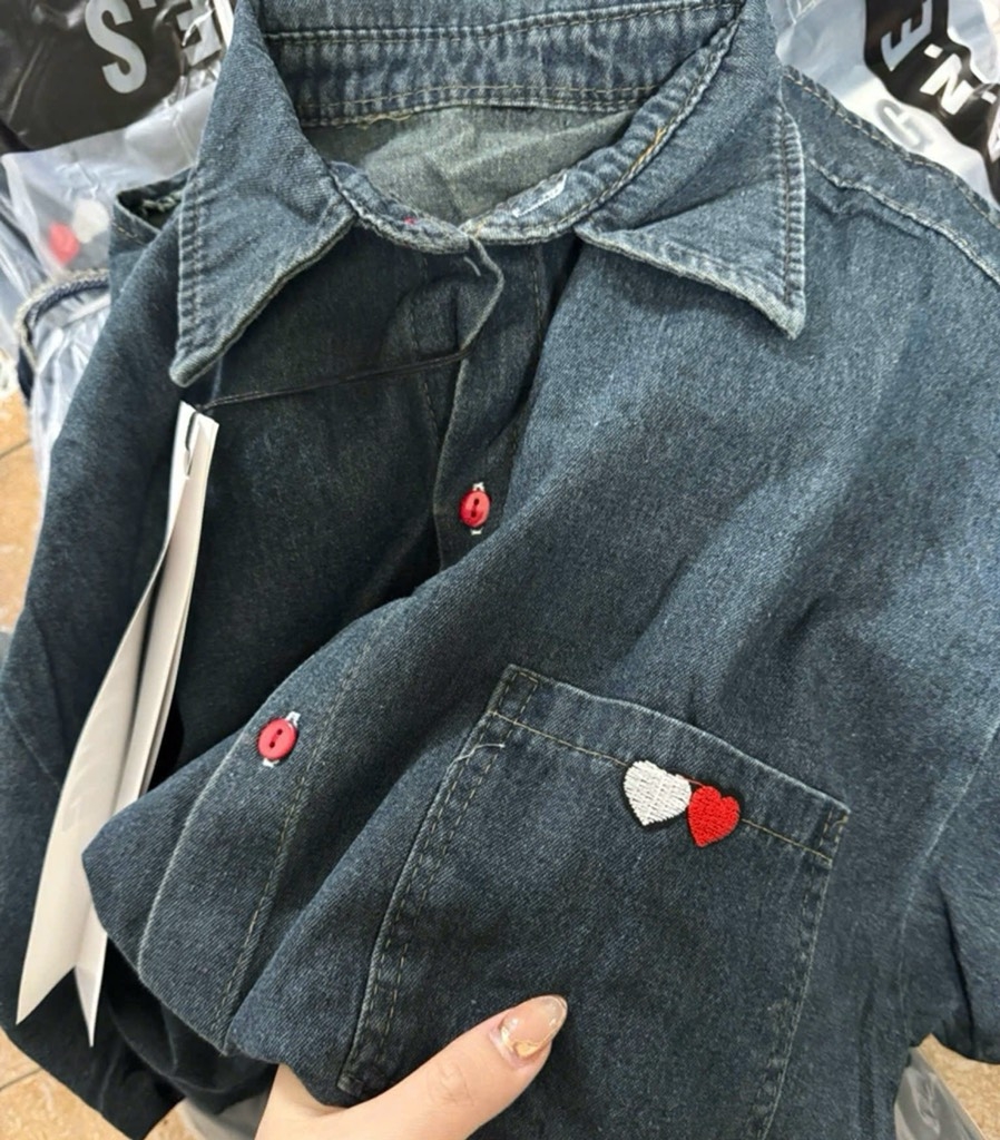 ÁO SƠ MI JEAN CỘC TAY THÊU TIM TRẮNG ĐỎ NỮ