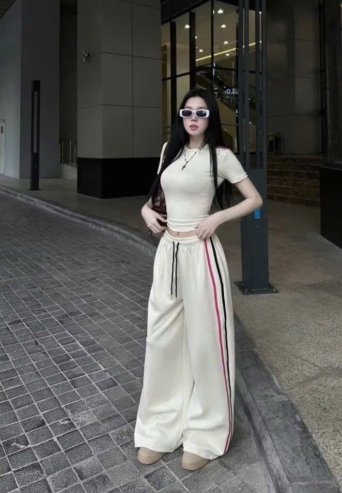 SÉT THỂ THAO ÁO ZÍP QUẦN SUÔNG CHẠY SỌC UMI DẺO NỮ SẴN (SALE 109k)