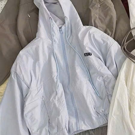 ÁO GIÓ LOGO MIU 4 MÀU NỮ THU ĐÔNG