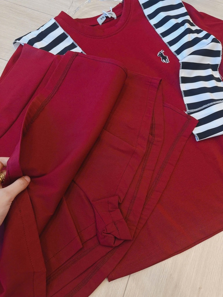 SET ĐỎ CHÂN VÁY XẺ SƯỜN PHỐI KHĂN KẺ NỮ SẴN