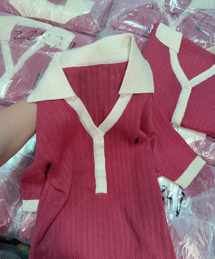 ÁO LEN ĐỎ VIỀN BE NỮ THÊU NGỰA NỮ THU ĐÔNG SẴN