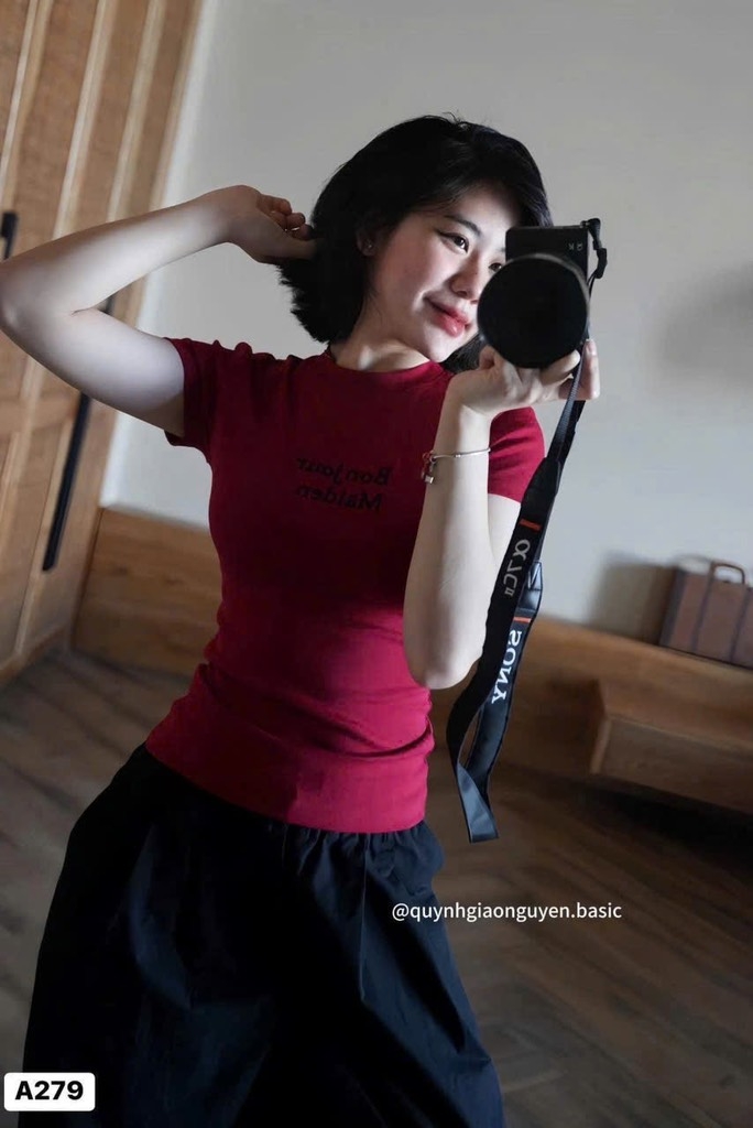 ÁO ZIP ĐỎ ĐÔ THÊU BONJOUR NỮ