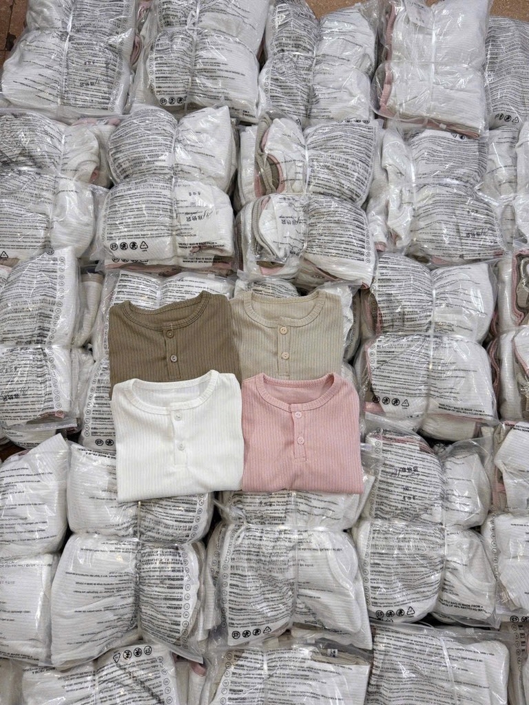SET 2 ÁO TĂM CỔ CÚC DÀI TAY BÉ GÁI XẢ