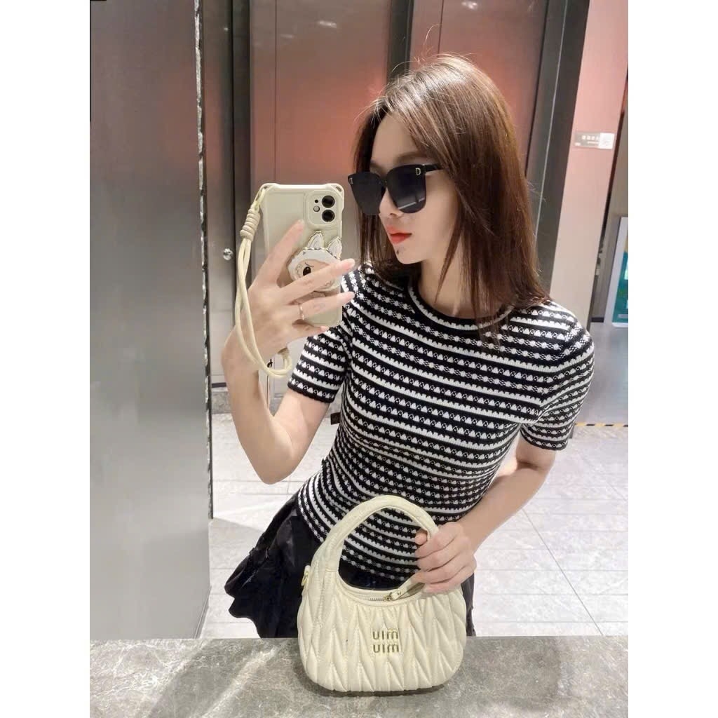 ÁO LEN MONGTOGHI KẺ ĐEN TRẮNG HOẠ TIẾT NỮ THU ĐÔNG SẴN