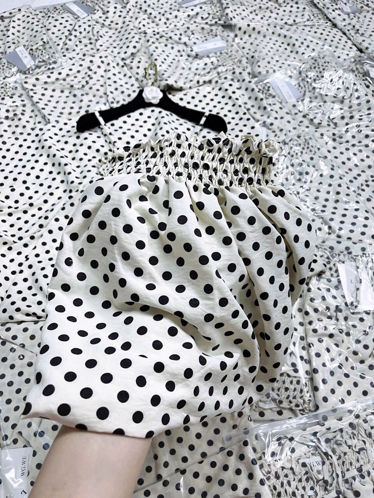 VÁY MAXI HAI DÂY CHẤM BI NỮ SẴN( SALE 95k)