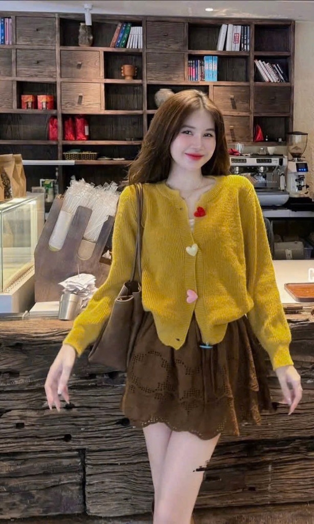 ÁO LEN 2 MÀU VÀNG TRẮNG CÚC TIM DÀI TAY NỮ