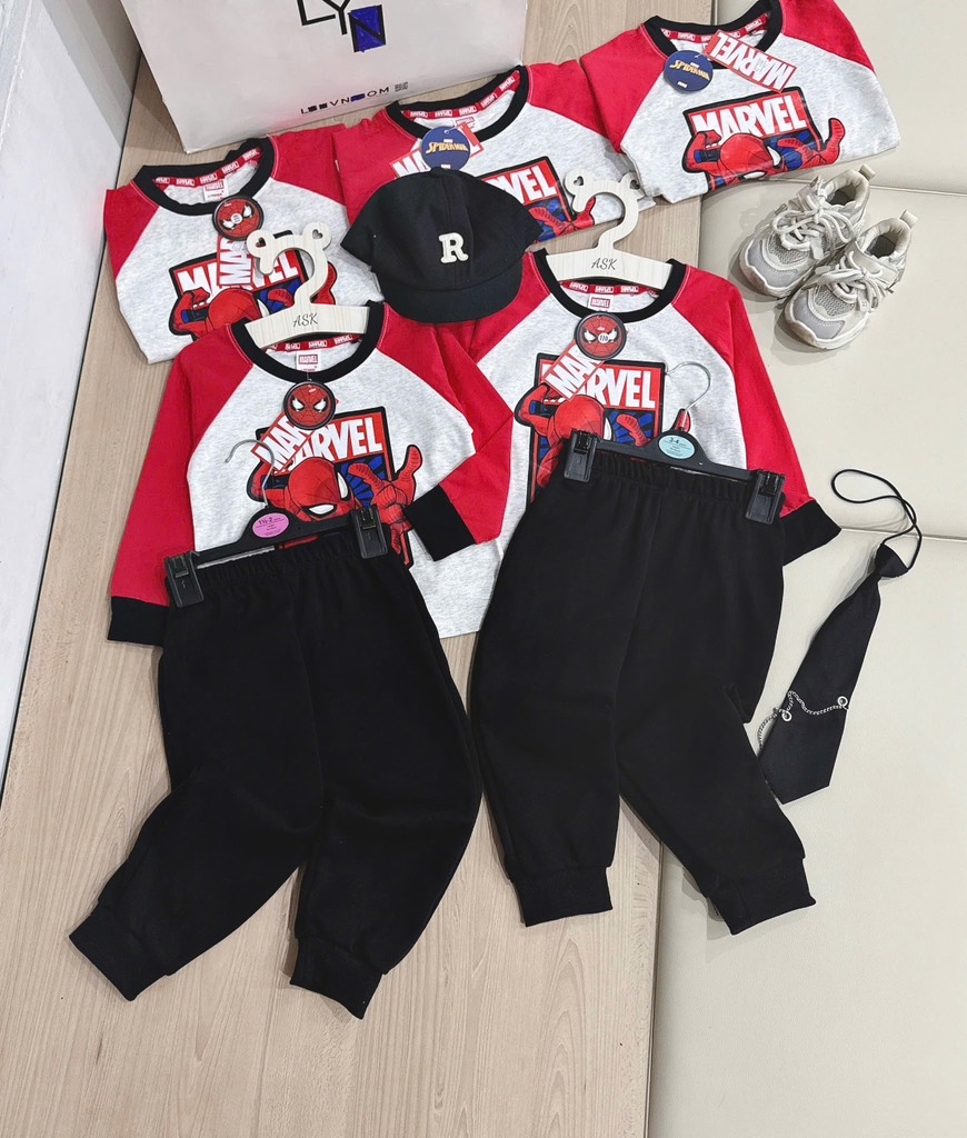 SET BỘ DÀI NGƯỜI NHỆN – QUẦN CHÂN CUA ĐỎ ĐEN BÉ TRAI