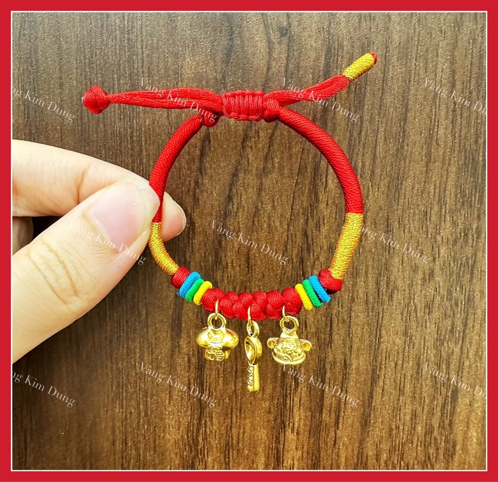Vòng chỉ đỏ mix charm thìa vàng,áo ngũ quan vàng 24k