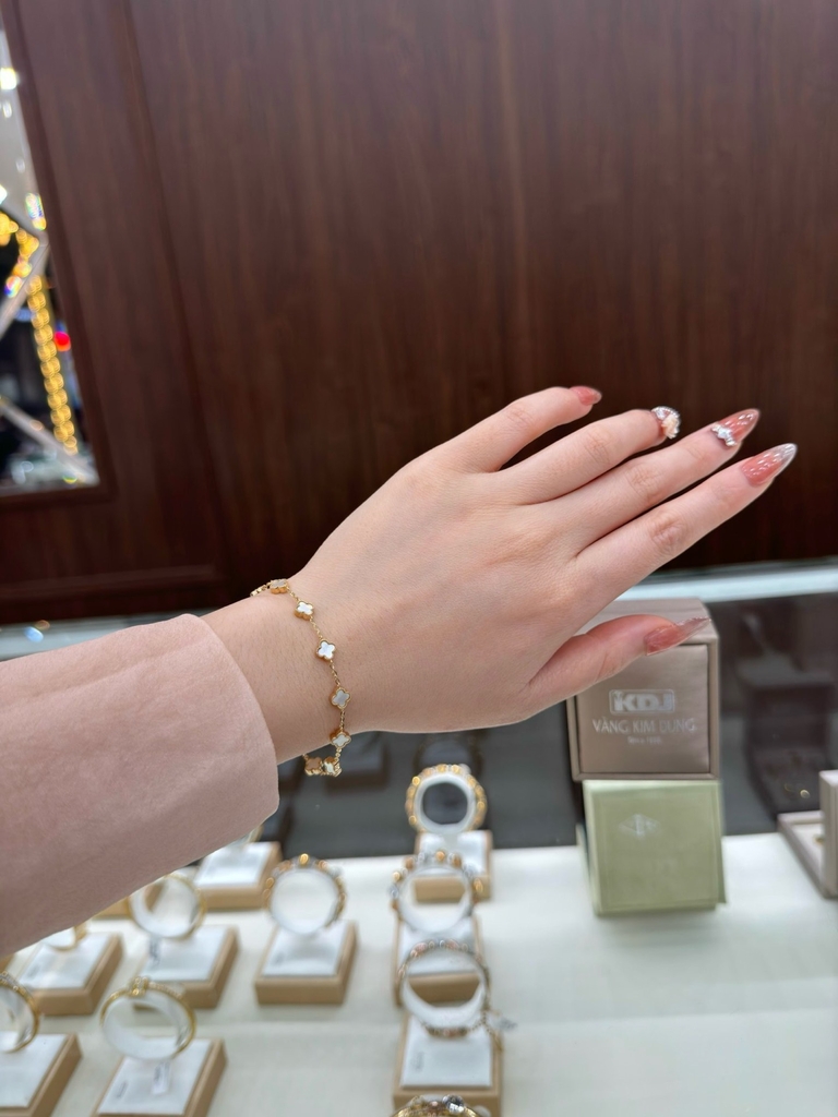 Lắc tay cỏ 4 lá trắng vàng 18K Italy 10 charm