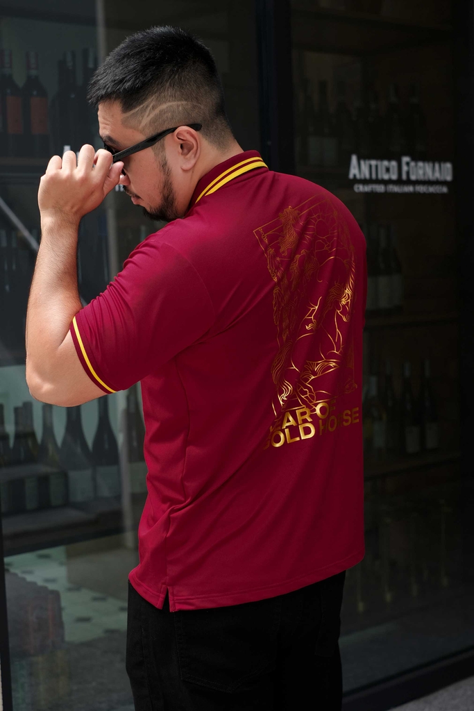 Áo Polo Đỏ Đô In Nhũ Vàng Cổ Phối Sọc
