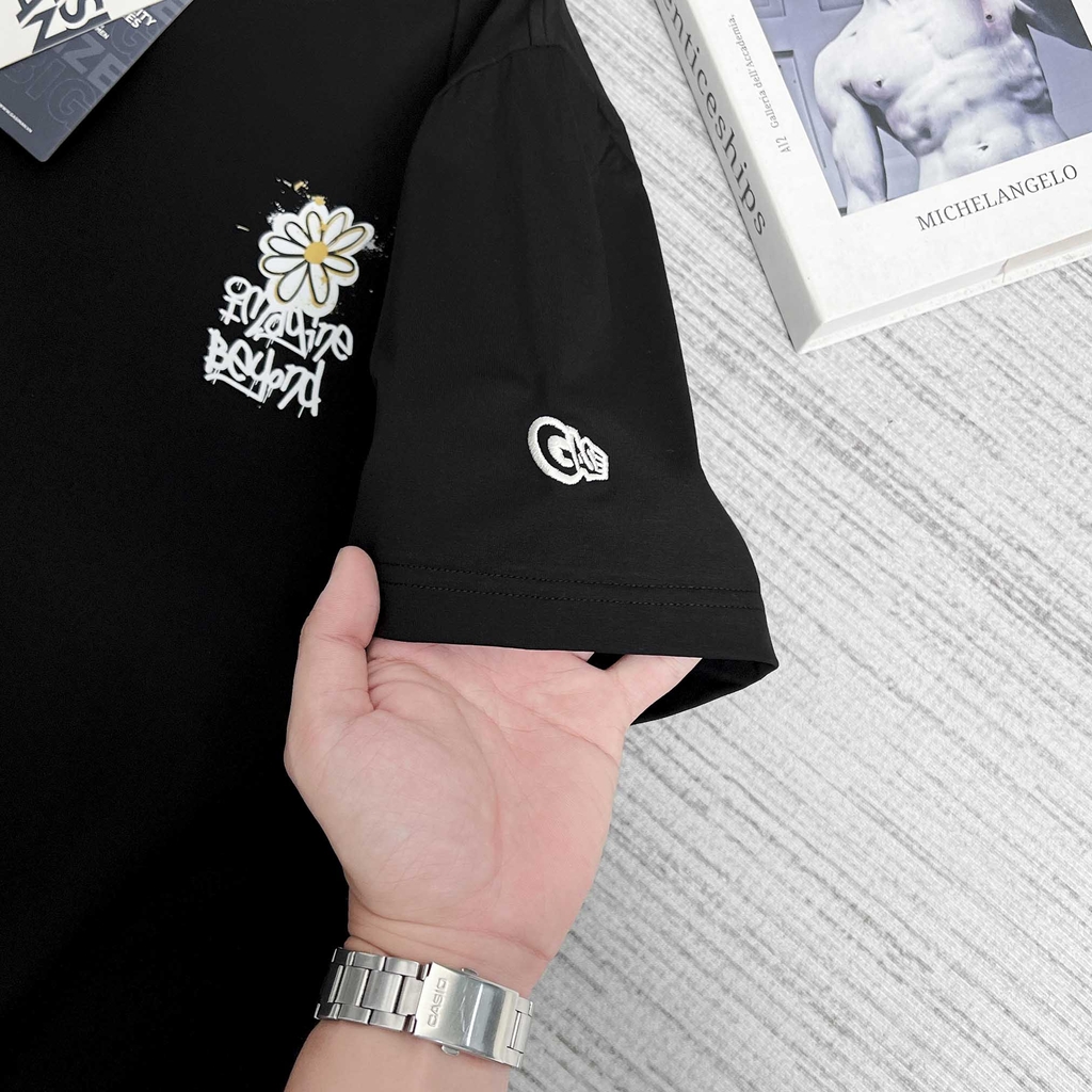 Áo thun Gasi Đen Hoa cúc sơn