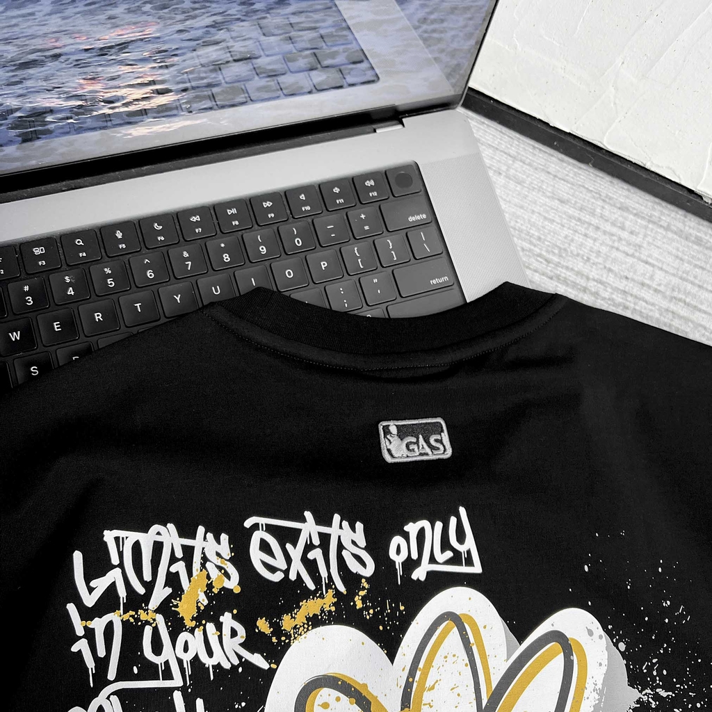 Áo thun Gasi Đen Hoa cúc sơn