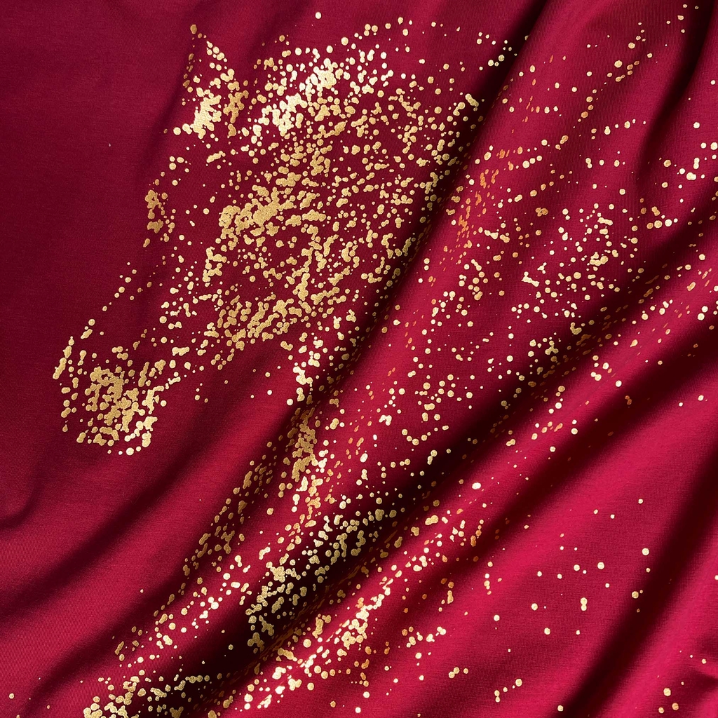 Áo Thun GASI Đỏ Đô In Ngựa Bay Nhũ Vàng