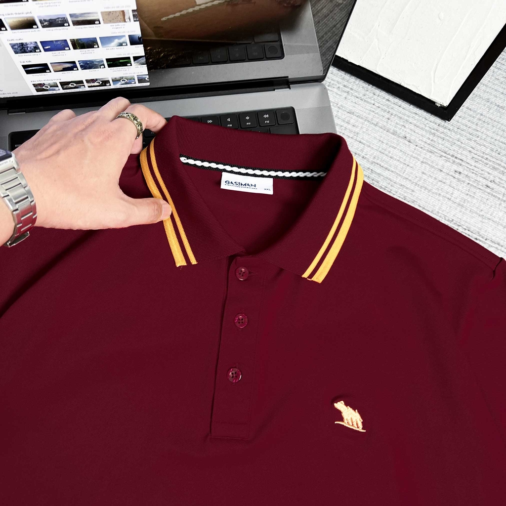 Áo Polo Đỏ Đô In Nhũ Vàng Cổ Phối Sọc