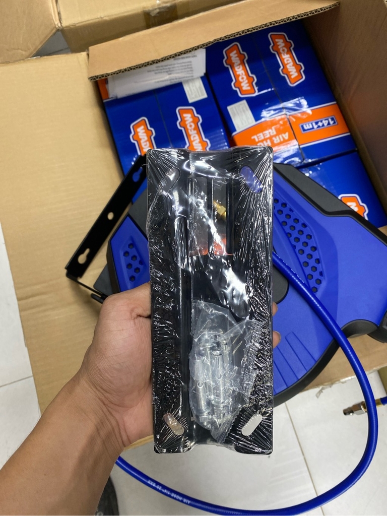 Cuộn dây hơi tự rút 14m bằng nhựa - Hiệu Wadfow - Model: WAZ3515