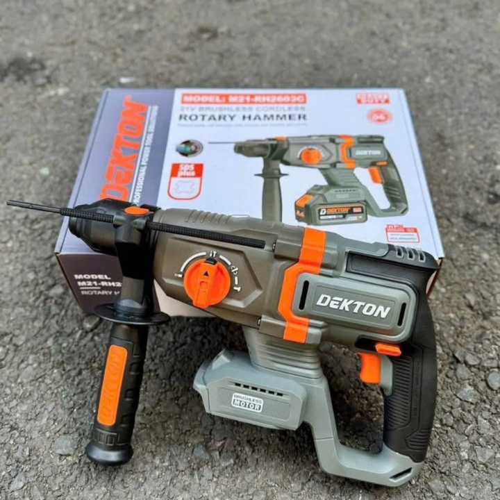 [THÂN] Máy Khoan Búa Pin 21V Dekton M21-RH2603C – Lực Đập 3.2J, Khoan Bê Tông 26mm, Hiệu Suất Mạnh Mẽ – Hàng Chính Hãng, Có VAT