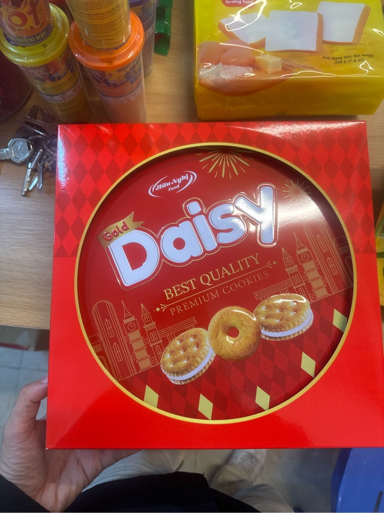 Bánh Daisy Gold hộp thiếc 303g
