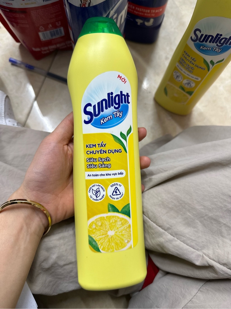 Sunlight kem tẩy chuyên dụng 690g