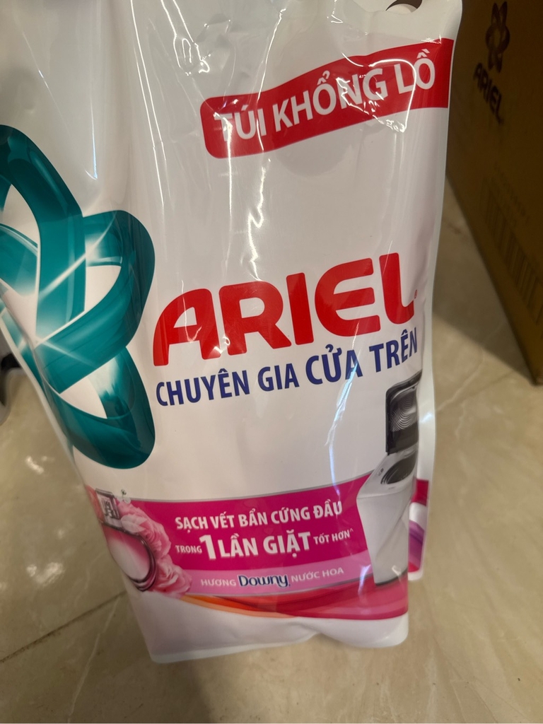 Nước giặt Ariel cửa trên hương Nước Hoa 3.96l