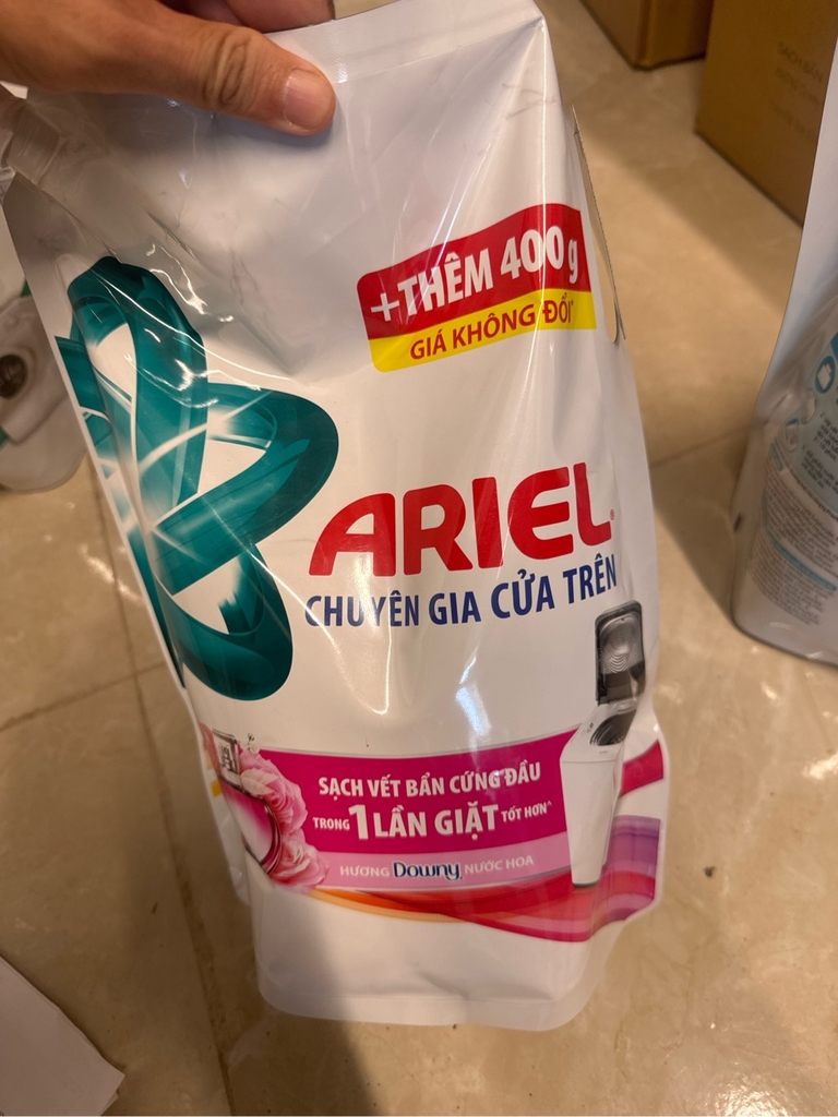 Nước giặt Ariel cửa trên hương Nước hoa 2.8l
