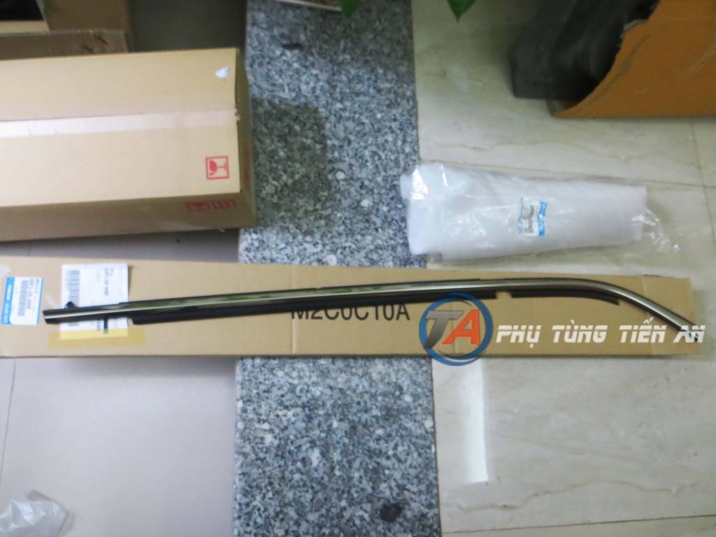 あぷま出品③ Nẹp chân kính Mazda 3 (2014-2018) BHP250660E | Phụ tùng ô tô Tiến