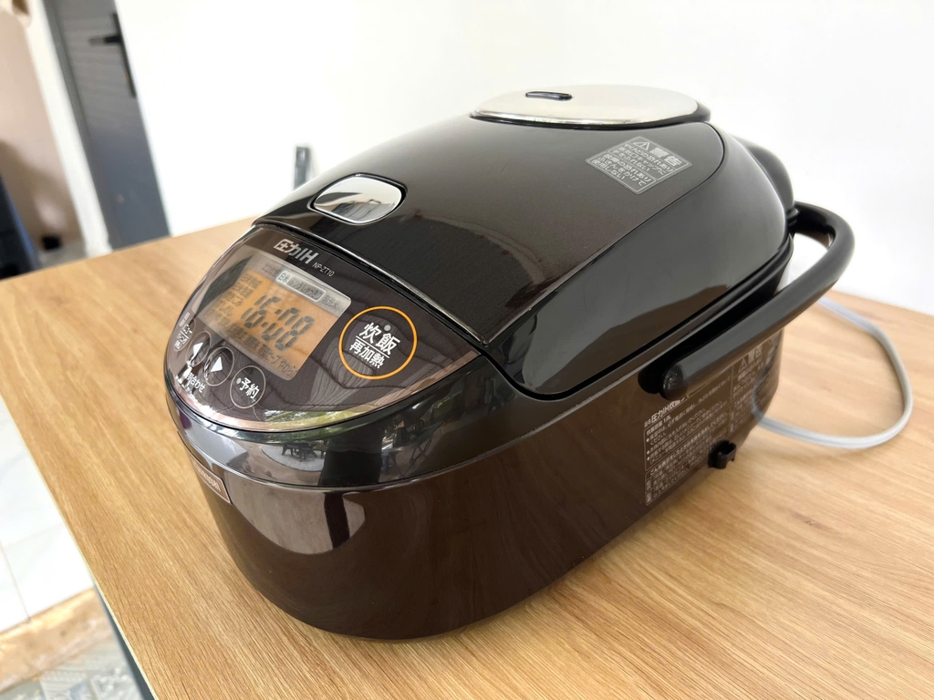 nồi cơm cao tần Zojirushi 1L cao tần áp suất NP-ZT10