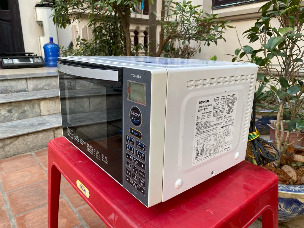 Lò vi sóng Toshiba ER-V18