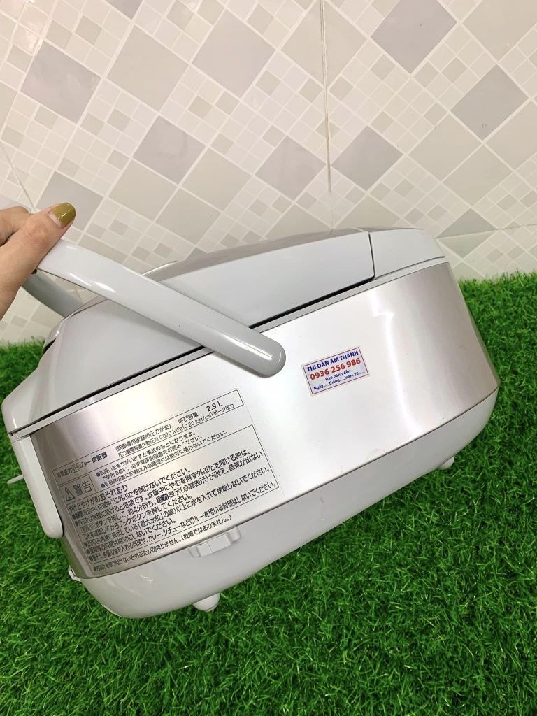 Nồi cơm cao tần áp suất Panasonic SR-PB100
